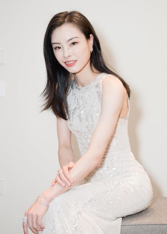 跳水|“跳水女王”吴敏霞好仙，穿粉色礼服唯美清新，曾拒绝嫁豪门