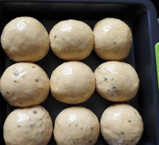 操作|一款操作简单的餐包,添加了白味噌和葱花,空口吃味道也是棒棒的