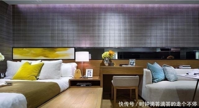 地台|卧室别买床了，如今流行这种“无床”设计，增加收纳连衣柜都省了