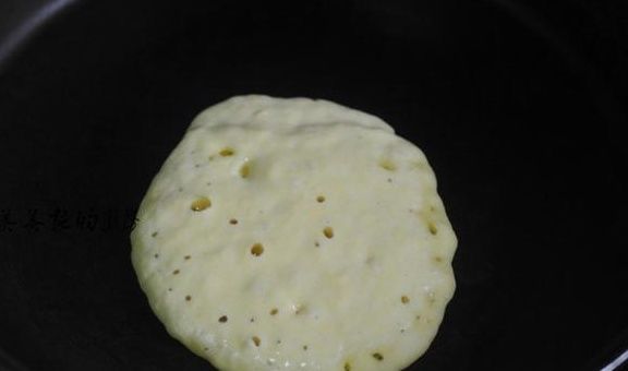 玉米饼|天热，早餐做它最省事，1分钟1个，蓬松柔软，3块钱做一大盘！
