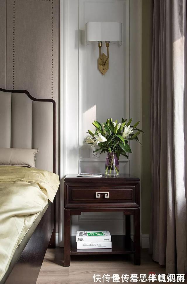 墙板|他家136平新房,家具优雅,客厅大方,背景墙富有品味!太迷人了