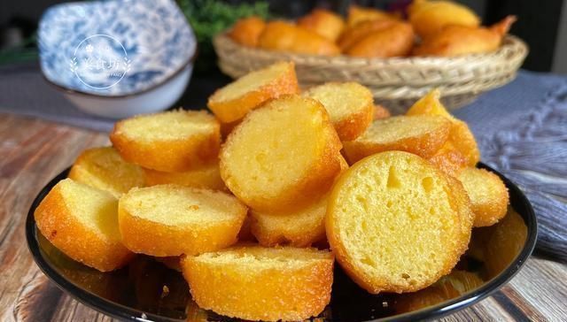 玉米面新吃法，加2个鸡蛋，不蒸不烤，简单一做，出锅瞬间被抢光