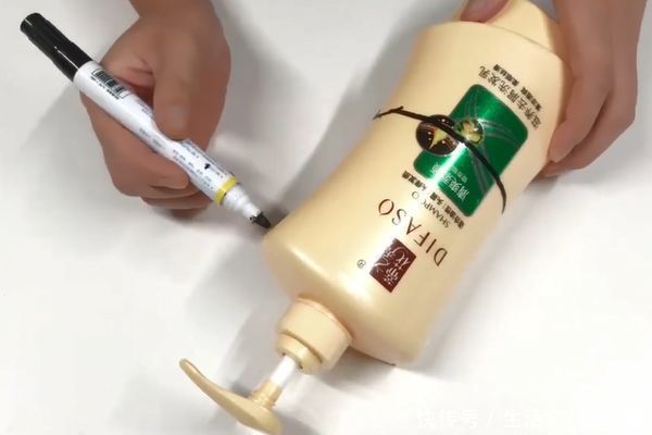 洗发水瓶扔掉等于在扔钱!只需切几刀改造下,全家人都要抢着用!