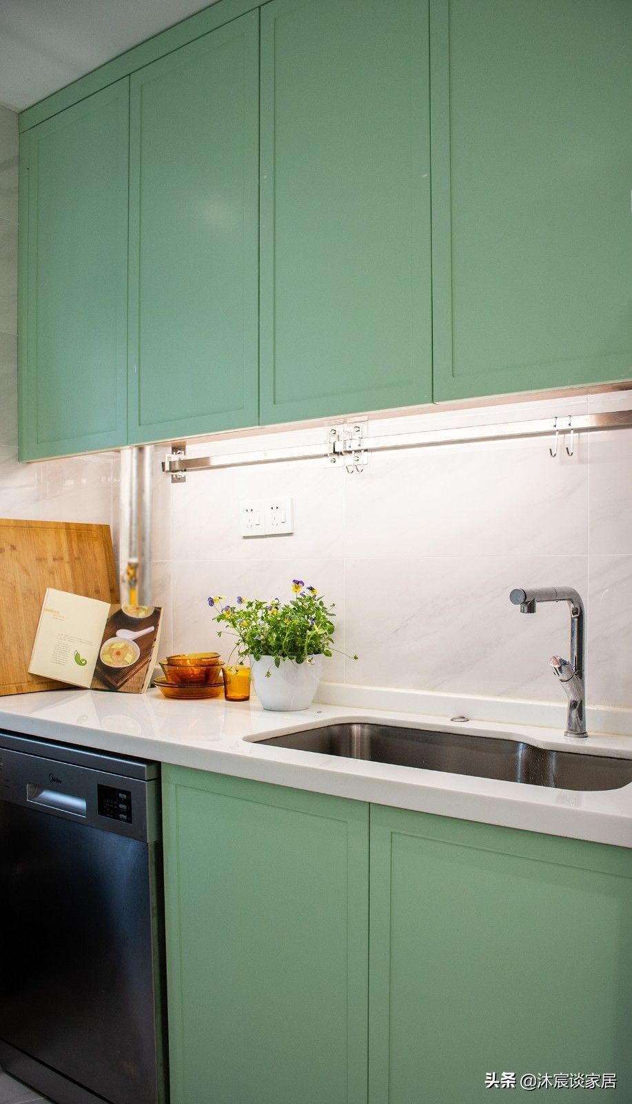 客厅|她家的客厅不一样，用卡座取代沙发，好看又实用，真是小户型救星