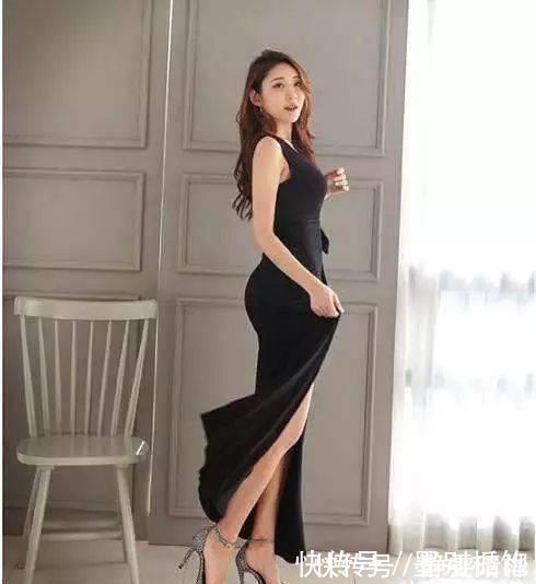 针织连衣裙|美女脚上一双红色的尖头高跟鞋,让黑色的搭配也显得格外的靓丽