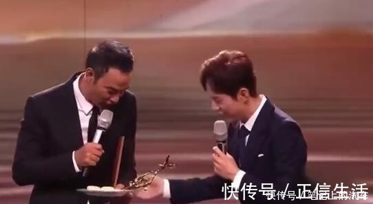 何炅金鹰奖再现高情商圆场，任达华打翻点心，何老师的反应和修养令人叫绝