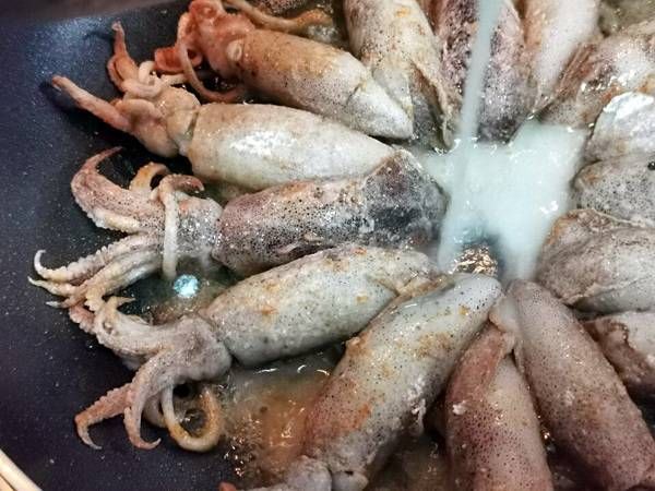  翘首以待|小管鱿鱼当水饺，煎出不一样的冰花来，翘首以待佳肴