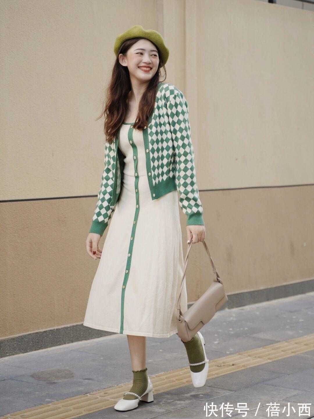 贝雷帽 初春别只知道穿卫衣,试试针织衫+半身裙的搭配,轻松美出新高度