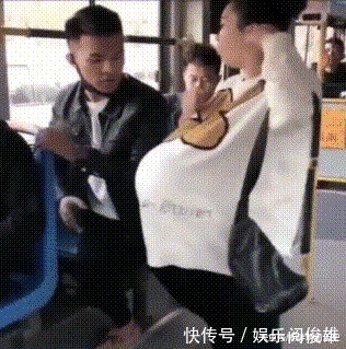 |搞笑GIF趣图:老爷子成功的把榴莲吃出了芥末的味道!