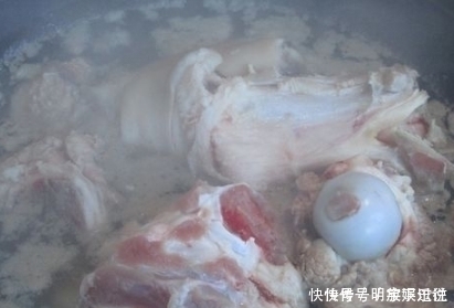 猪骨|猪肉的这个部位要常买,十几元一斤,钙含量极高,老人小孩要常吃