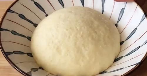 早餐不要出去买了,面粉里加1个鸡蛋,筷子一搅,2分钟就能吃