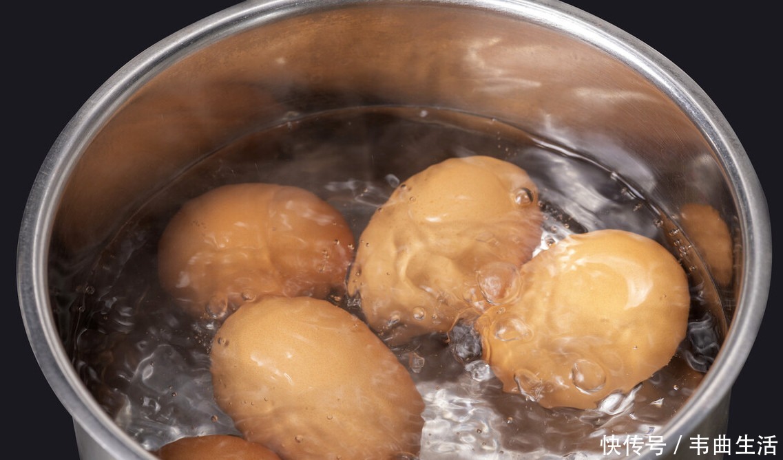 白醋|煮鸡蛋,不能只用清水煮,多加2种东西,鸡蛋又香又嫩,很好剥壳