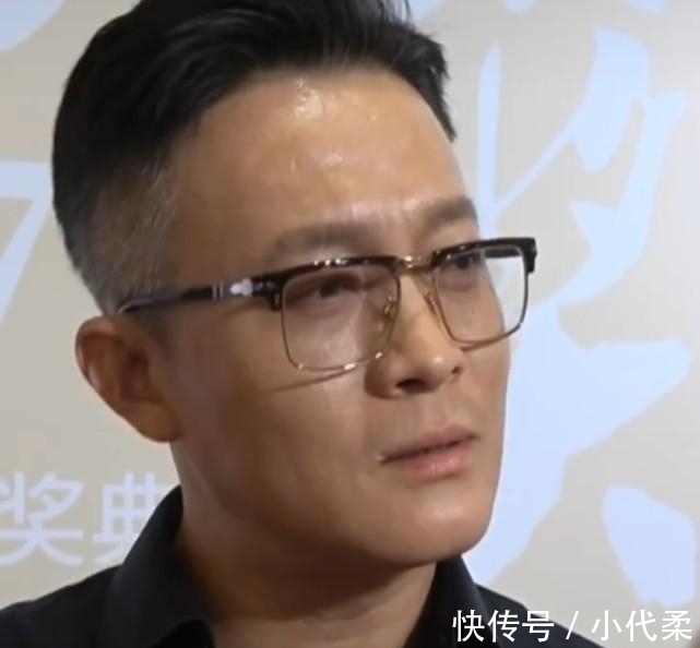 杨志刚|太硬核！杨志刚被尔冬升点评后淘汰，扭头就在公司新戏中随意挑了个角色
