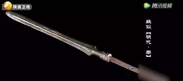 陕西卫视$小伙祖上曾救过大将军,获赠随身兵器,网友怀疑是盗墓所得!