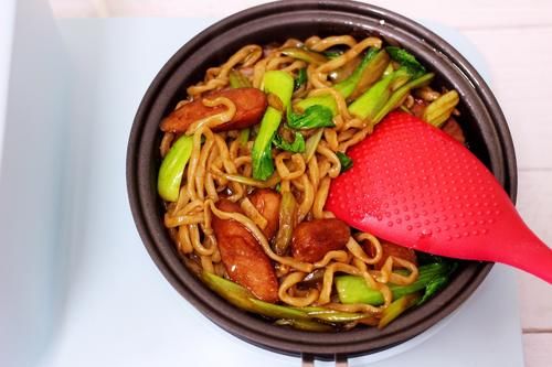 炒面用干面还是湿面，用对之后既不粘锅，也不黏稠，爽滑味道好