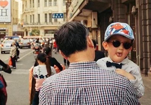 过程中|家有男宝，这2句话烂肚里也不能说，对孩子影响很大，家长别大意