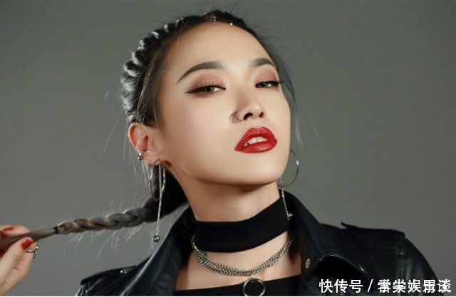 步骤|为啥很多女生涂口红,沾杯还显唇纹?这3个步骤你可能忽视了!