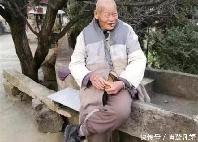  割肉|觉定法师：为救母甘心割肉，徒手建起一座寺庙，一件佛衣穿了一生