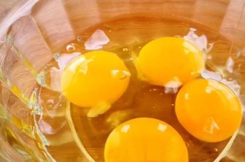 青椒炒鸡蛋很多人第一步就错了，教你几个小技巧，青椒鲜香超下饭