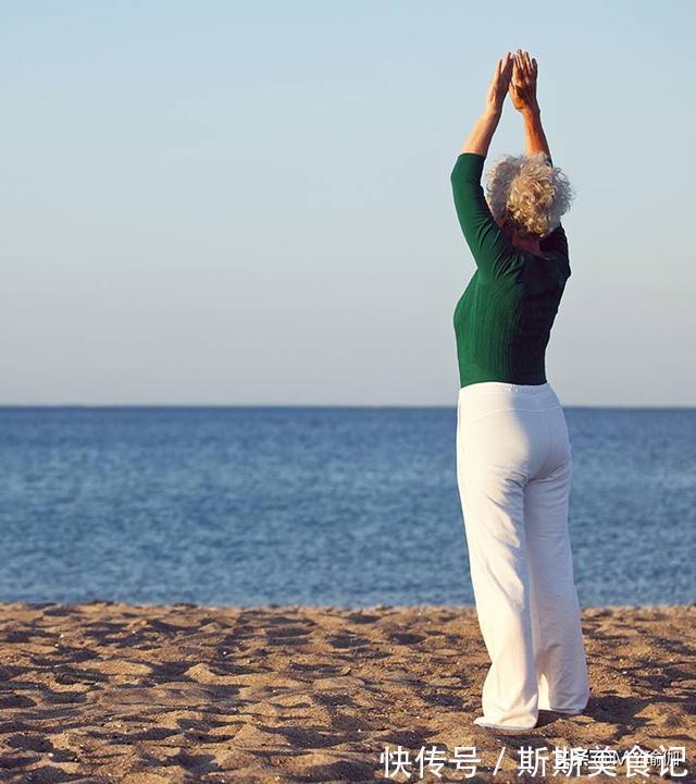 秘诀|延缓衰老的“冻龄”秘诀，适合45岁以上的女性练习的10种瑜伽姿势