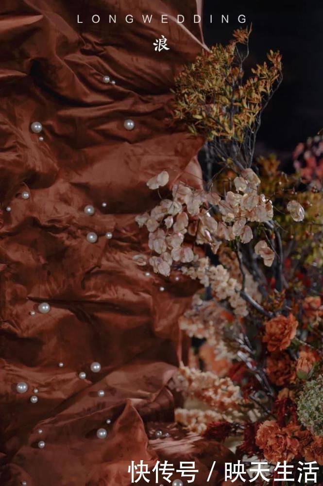 婚礼|用丝绒材质营造出立体感和空间感的梦境婚礼，有让你沉迷其中吗？