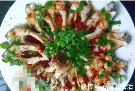 孔雀开屏|家人聚餐,这道家常蒸菜,蒸一蒸,8分钟上桌,鲜美到流口水