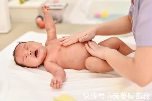 医护人员|新生儿出生后的10多分钟,到底在“折腾”些啥其实他比妈妈忙