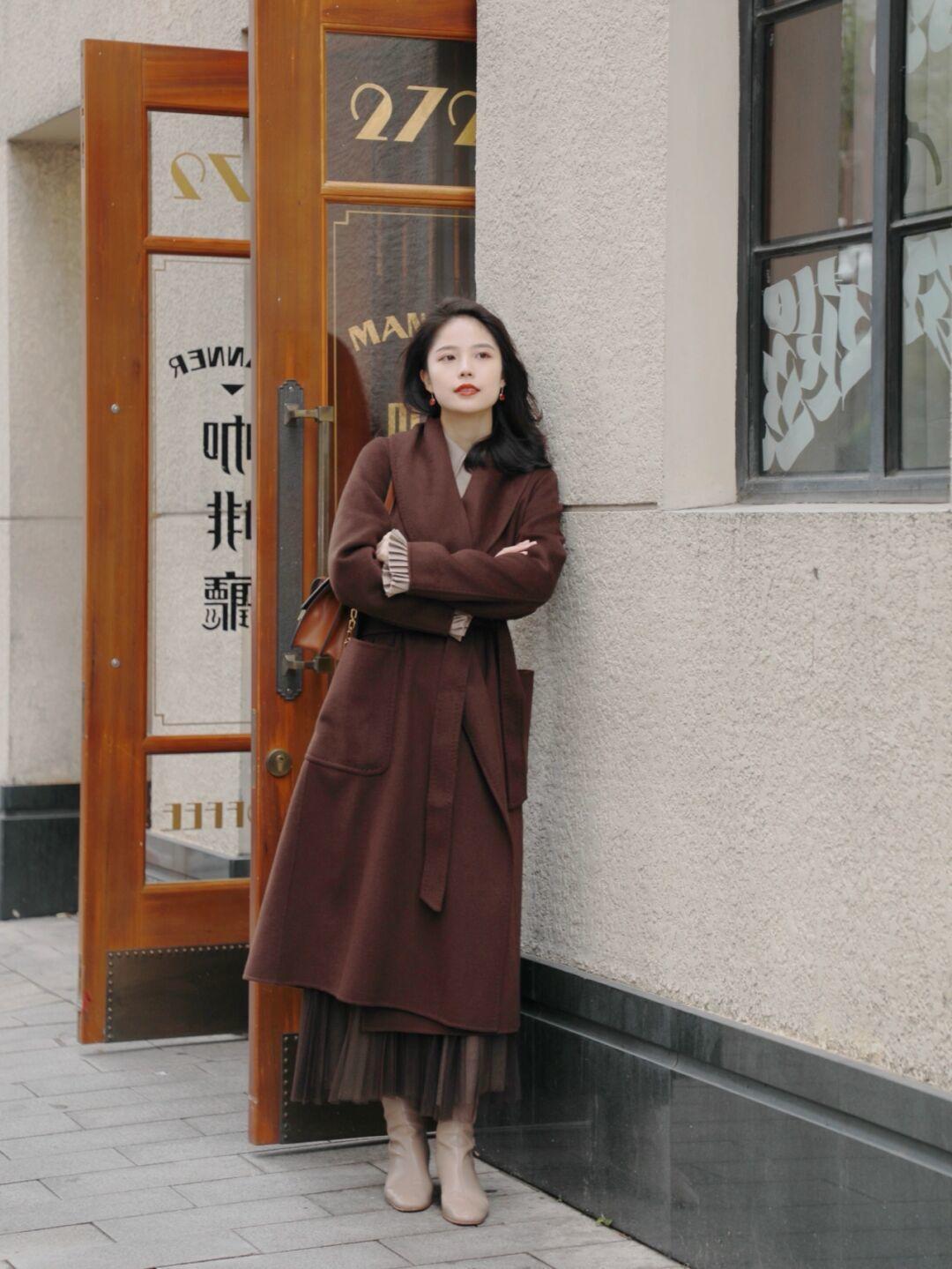 气质|想打造熟龄气质美就试试“大衣”,实用大气又时尚,轻松演绎高级