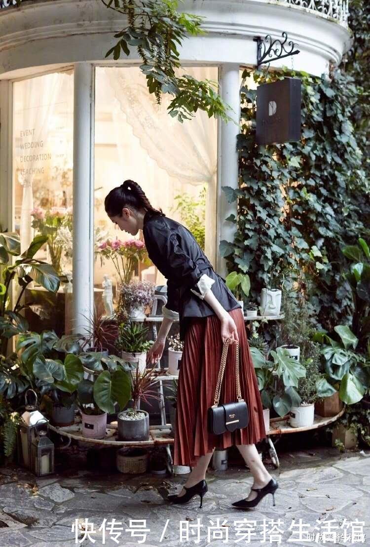 叠穿方式失宠了,今年春天流行“穿长不穿短”,明星都这样穿