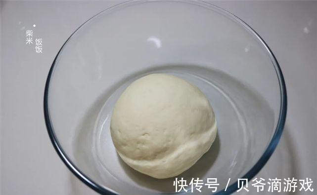 白菜包子这样做,不放一点肉,美味赛过大肉包,太好吃了