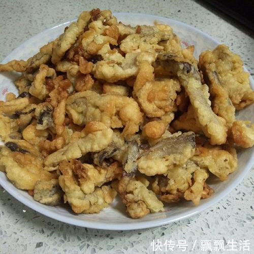 半斤蘑菇,打2个鸡蛋,做全家人爱吃的炸蘑菇,上桌抢光