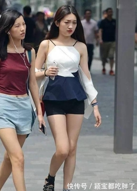 小姐姐|街拍：小姐姐清秀俊美穿衣时尚简约又大方的搭配