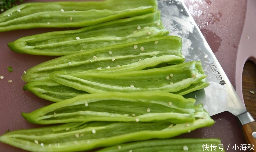 尖椒别总炒着吃，换一个新做法，香而不辣，大人孩子都抢着吃