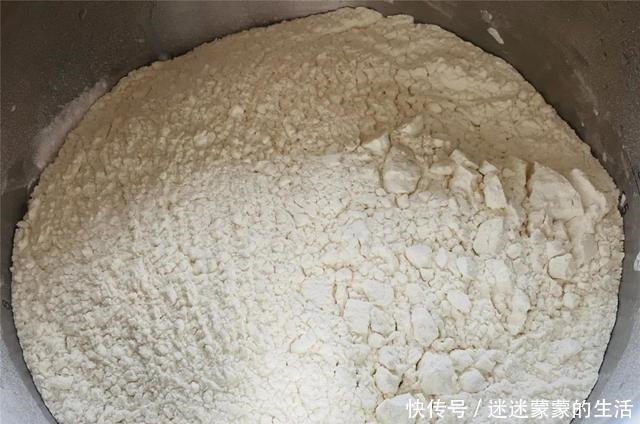 减肥路上的大敌,好吃到炸裂的金黄色面包,每一口都是满满的幸福