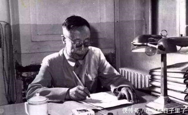 晚年|溥仪晚年去理发,见到吹风机后问了一个问题,旁人听后大笑起来