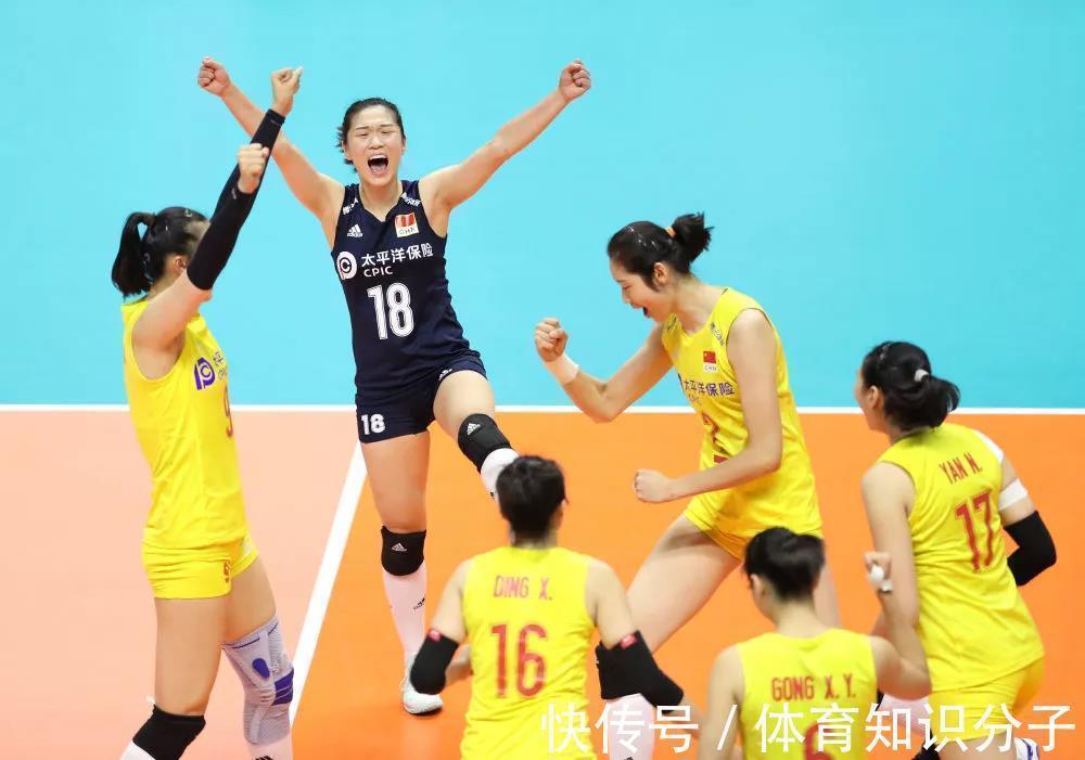 辽宁女排|女排打架场面火爆!丁霞队友冲上看台打人,周围的人拉都拉不住