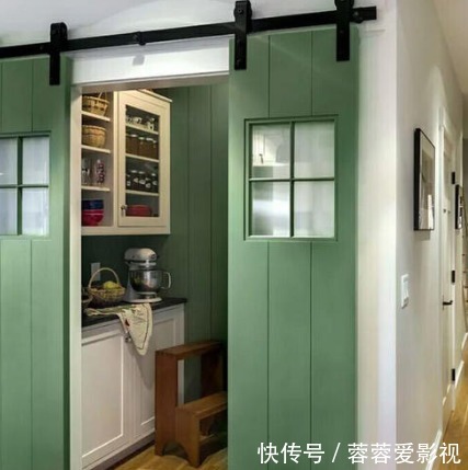 生活质量|有钱人厨房不装推拉门了,装这种门更省钱实用,后悔我家装早了