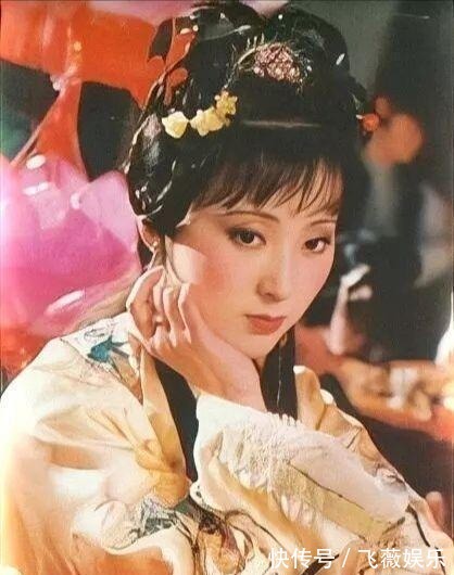 宝钗&林黛玉姑苏归来,给众人分礼物,为何被府中人称为是“势利眼”?