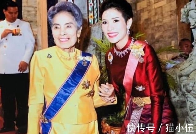 苏提达$泰王重视44岁苏提达,“深情对望”好甜蜜,暂时忽视诗妮娜贵妃