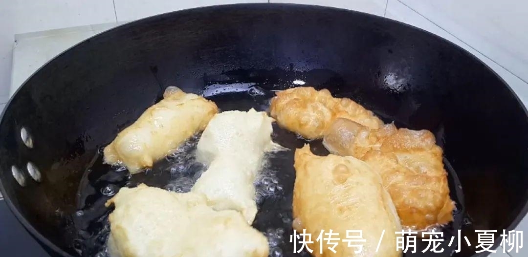 油条这样做才简单，冰箱里一放，简单又好吃，学会天天不起早