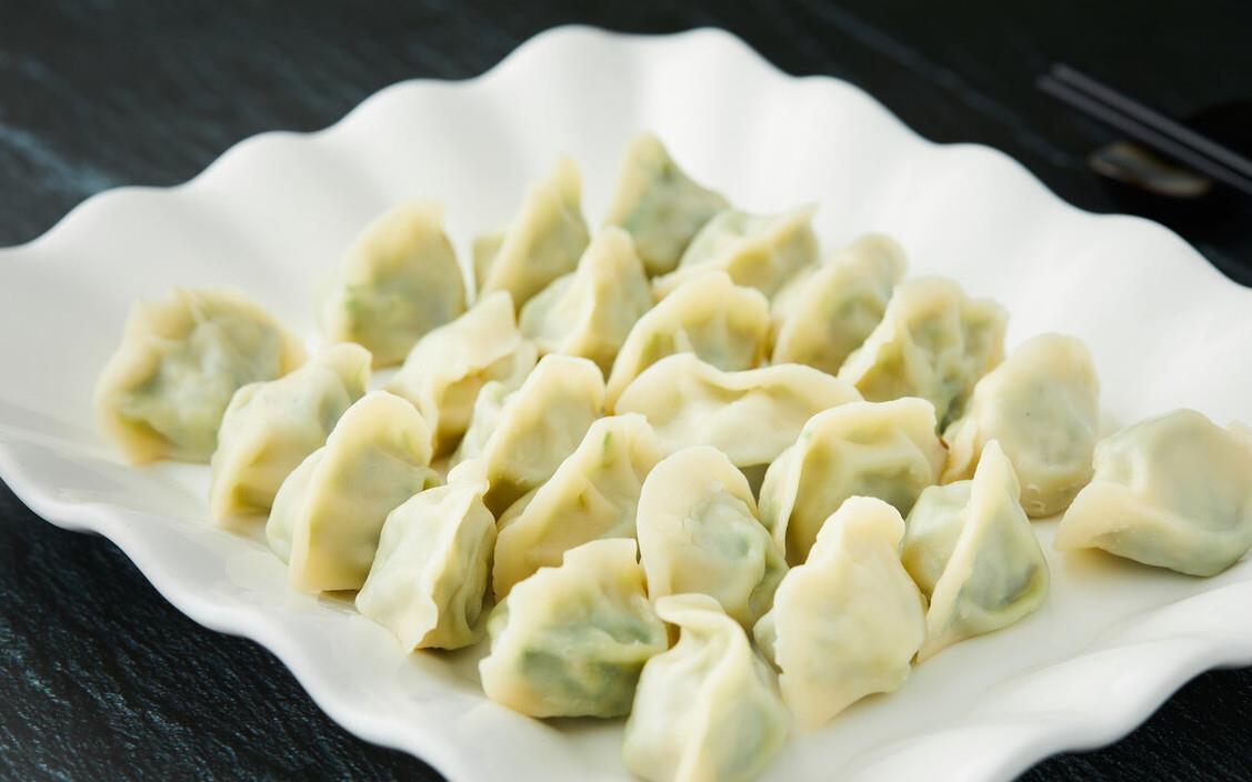 鲜香|春天的韭菜最鲜香,包饺子时不能直接拌馅,多做1步,翠绿不出水