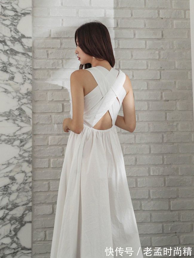 版型|白色连衣裙简单的设计,穿上后瞬间设计感十足,也十分减龄