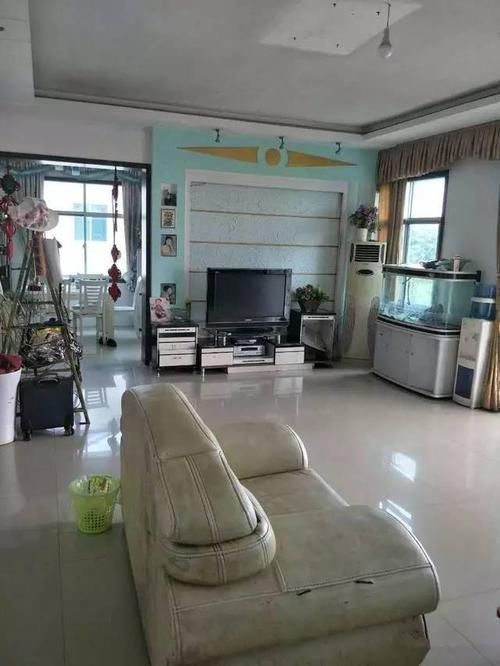 罗马柱|去男友乡下老家,他说的茅草房原来是别墅,感觉自己赚翻了