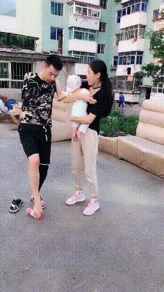 |搞笑GIF趣图为什么自拍的小姐姐都那么漂亮!