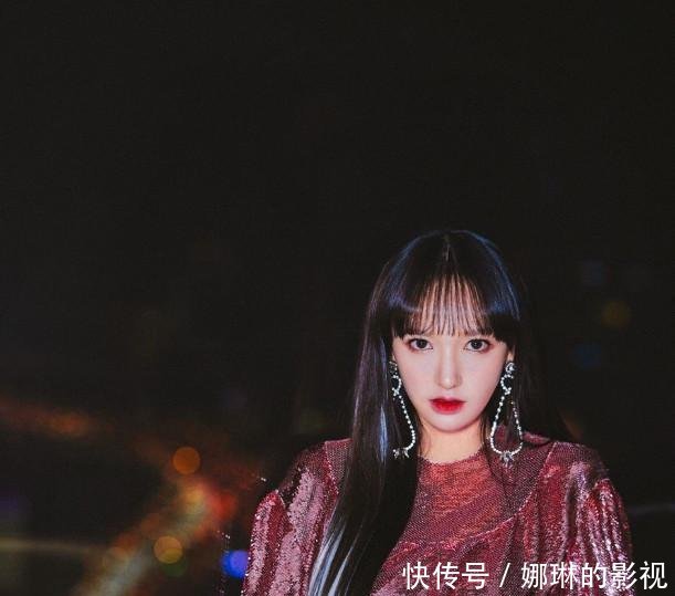 瞬间|程潇为“漫画脸”很拼了,竟将发尾挑染成白色,瞬间成为漫画女主