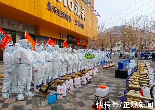 封控区|郑州8支救援队深入封控区消杀：负重65斤机器爬楼，在零下气温中累得满头大汗