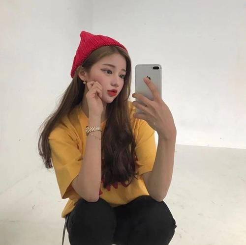 穿搭配色进阶：红色单品这样搭，实用又时髦