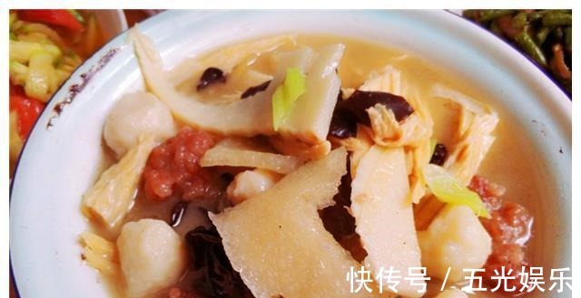 婆婆在家过生日，当天我特意下厨做一桌菜，饭后要把财务给我保管