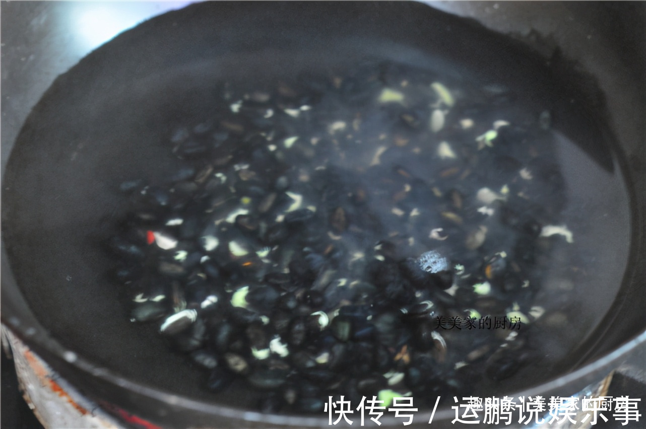 一日三餐|夏天湿气重，补药一堆，不如吃此物一块，清爽粉糯，凉吃更带劲！