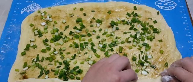 学会|以后面粉就这样做,撒1把葱花,比鸡蛋饼还好吃,学会自己当老板